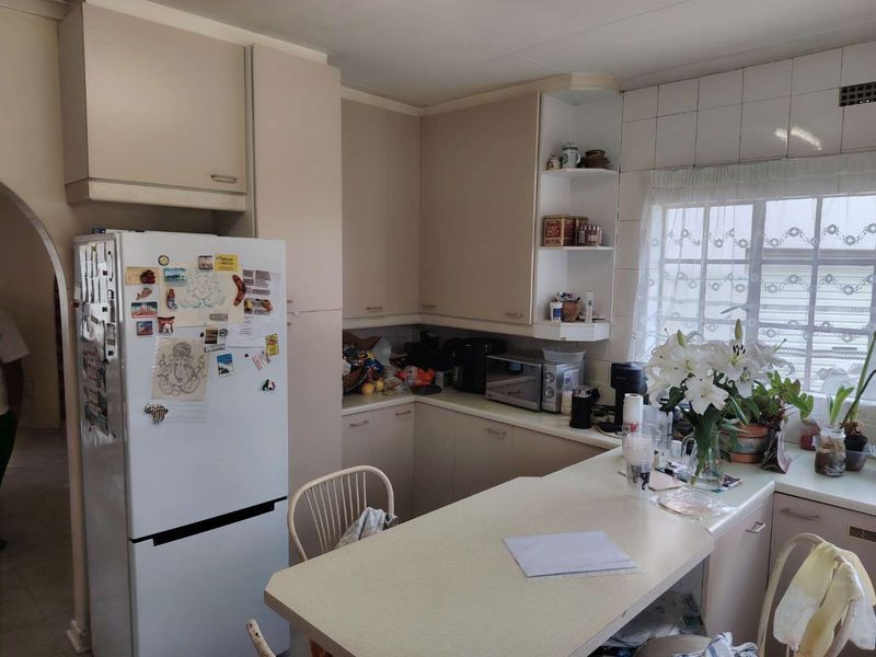 Charming 3-Bedroom Home in Sought-After Boomed-Off Area – Makenzie Park, Benoni - Photo 9