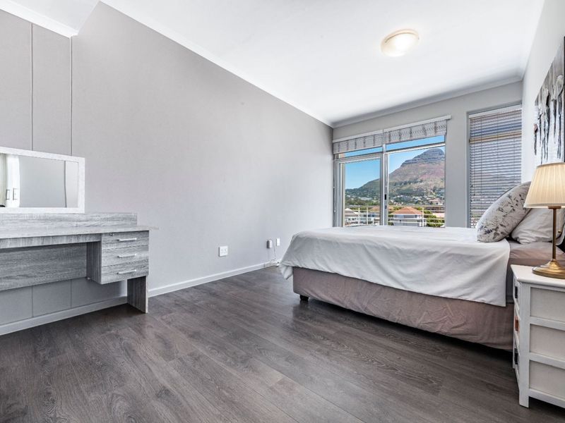 Penthouse with Spectacular Views in Trinity Gardens - Photo 9