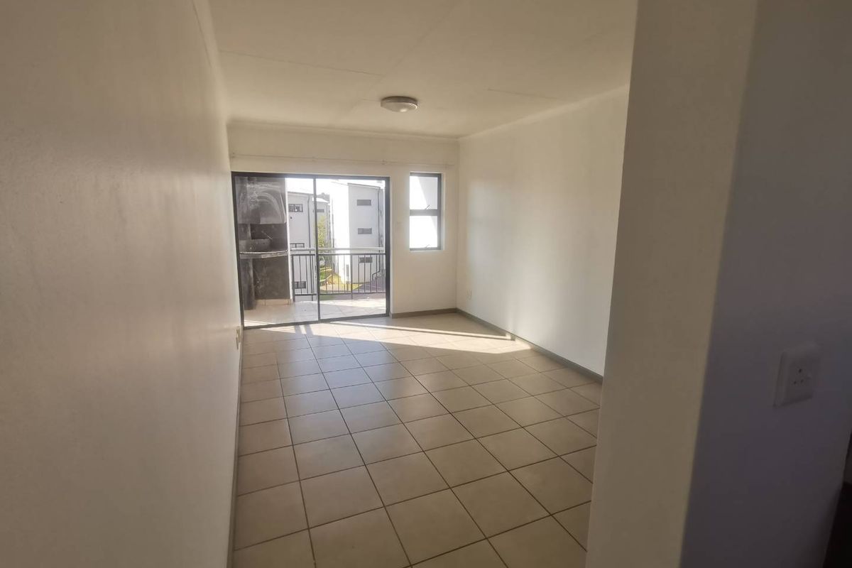 Stunning 2 bed, 2 bath apartment in Elardus Park - Photo 4