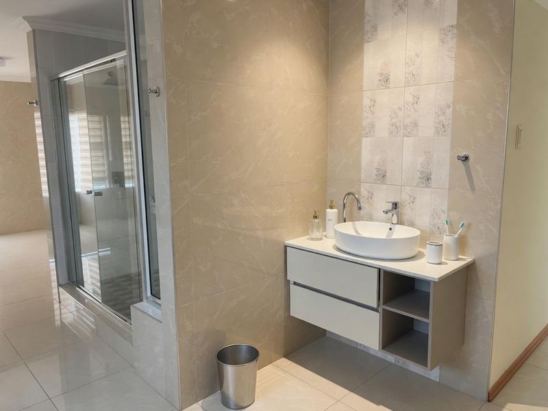 BIG BEAUTIFUL HOUSE IN ZAMBEZI MANOR LIFESTYLE ESTATE - Photo 6