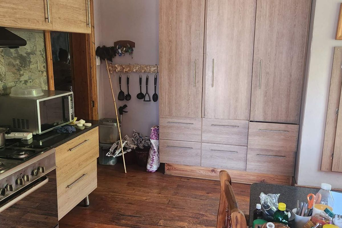 A beautiful setting with beautiful trees - Photo 2