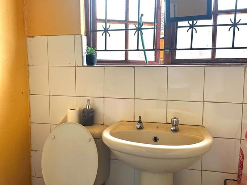 2-Bedroom Home in Empangeni Central - Photo 7