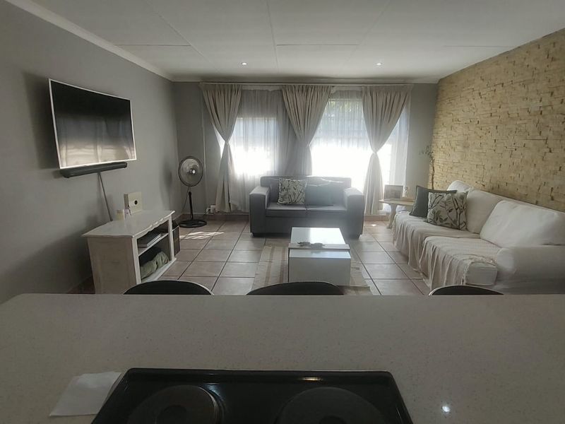 Spacious Open-Plan Living in Verwoerdpark – Ideal Starter Home - Photo 4
