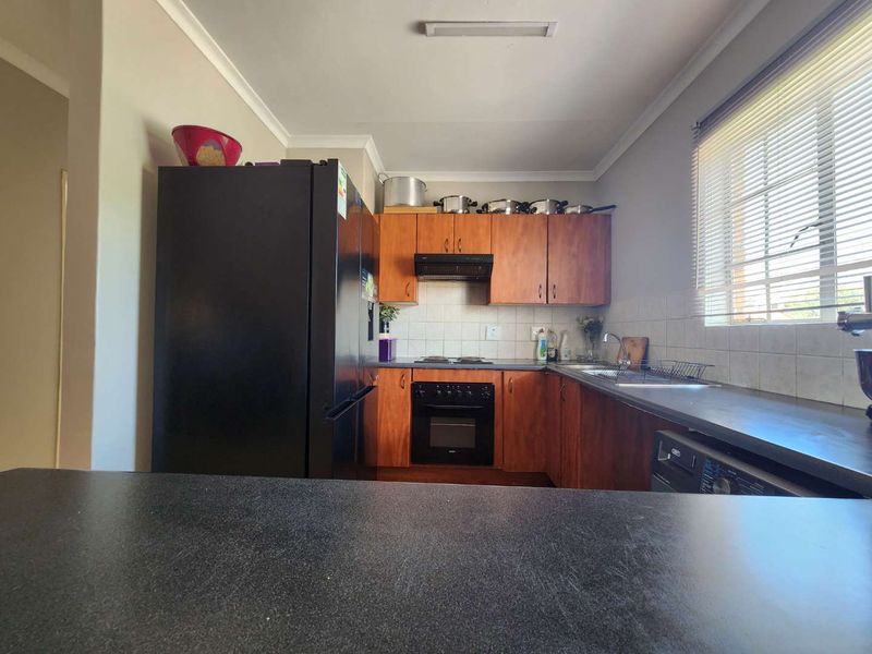 Two Bedroom Apartment In Sought After Complex - Photo 4