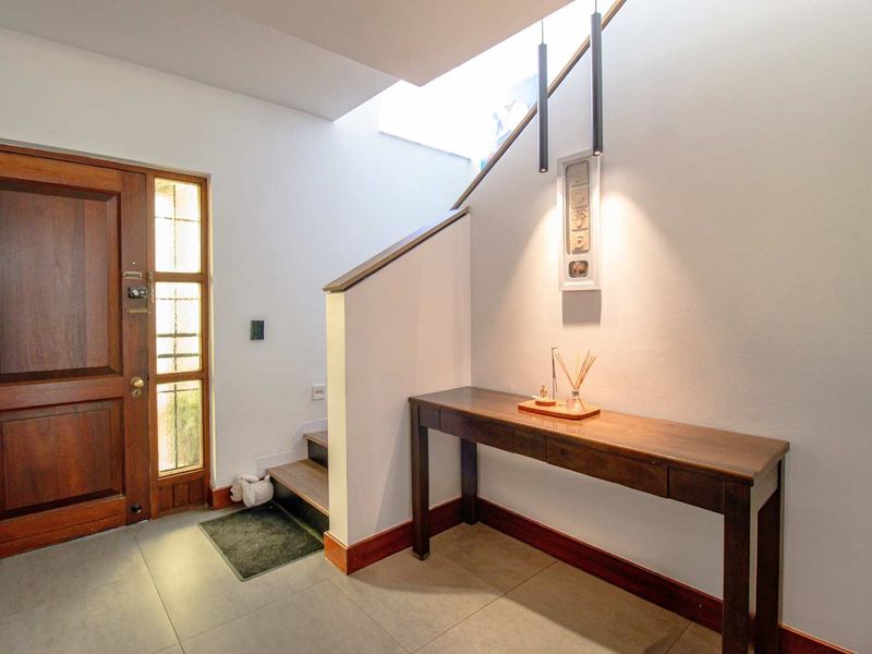 Gorgeous 3 bed, 2.5 bath duplex available for sale in Bryanston - Photo 8