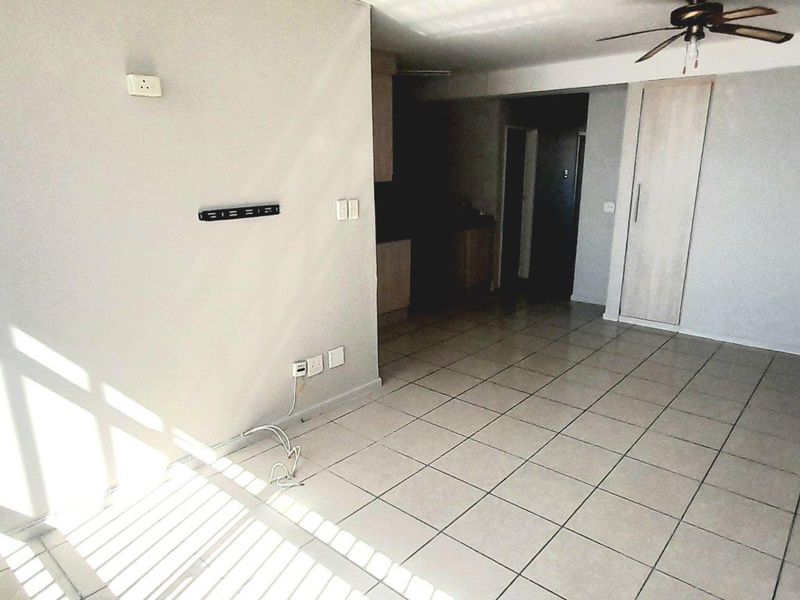 Golden Mile Gem: Your Coastal Dream Awaits - Photo 7