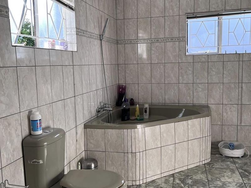 Three bedroom house for sale in Khomasdal - Photo 10