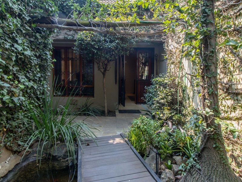 Stunning 5-Bedroom Home in Glenvista - Photo 3