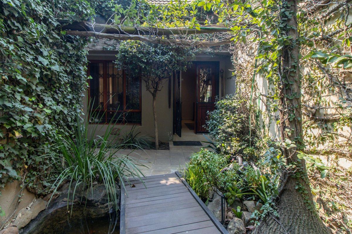 Stunning 5-Bedroom Home in Glenvista - Photo 3