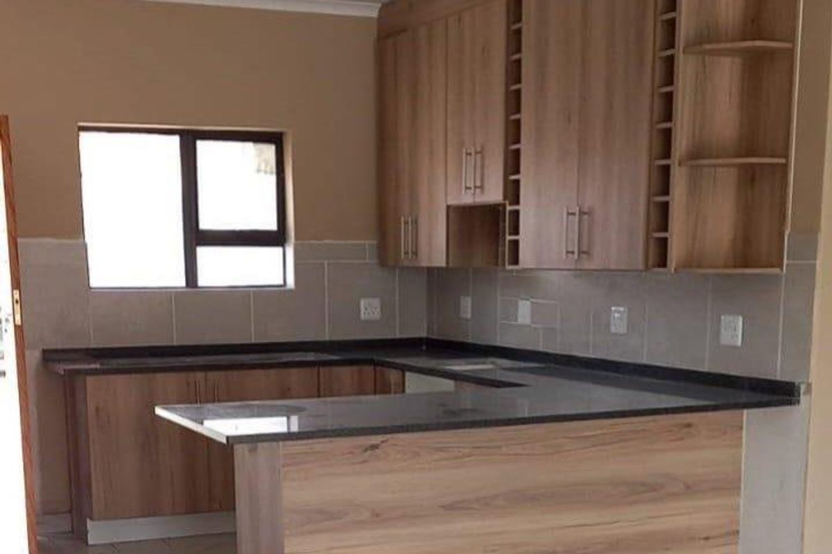 3Bed, 2Bath Townhouse - Photo 5