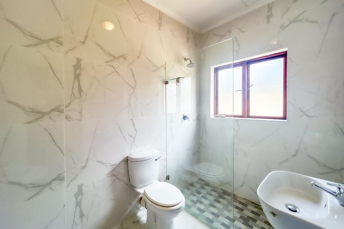Back On The Market: Renovated Home in Secure Estate - Photo 3