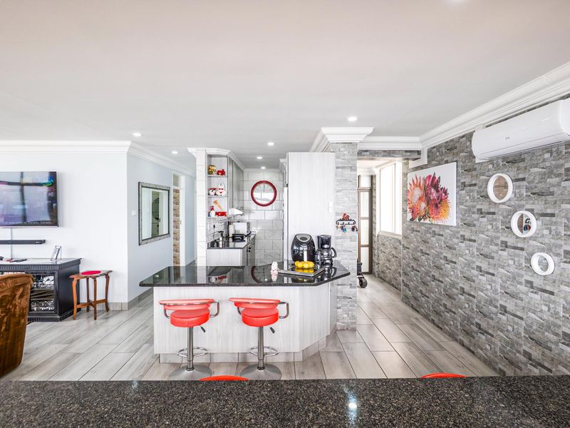 Breath taking views and on the beach - Photo 6