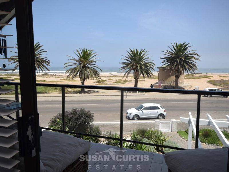 BEACHFRONT HOUSE FOR SALE IN VINETA, SWAKOPMUND - Photo 2