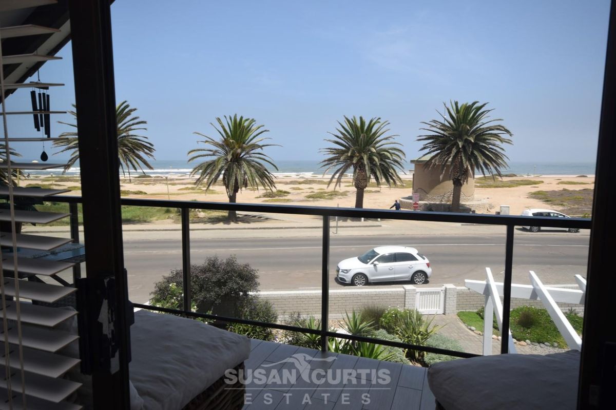 BEACHFRONT HOUSE FOR SALE IN VINETA, SWAKOPMUND - Photo 2