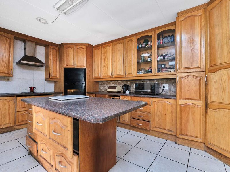 Spacious Family Home with Endless Potential - Photo 5