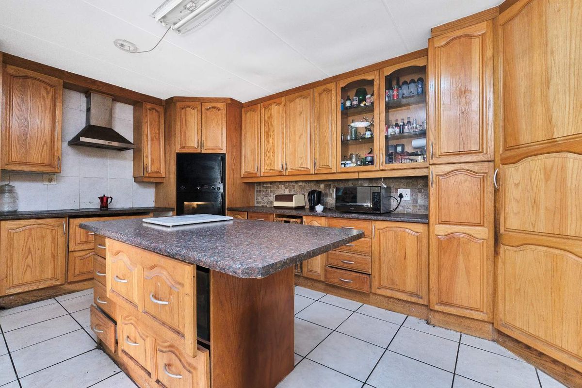 Spacious Family Home with Endless Potential - Photo 5