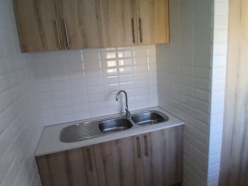 4 Bedroom family home to rent in Pellissier - Photo 4