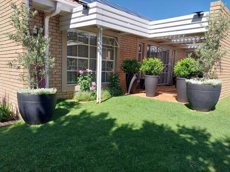 Retire in comfort and sophisticated style - Photo 9