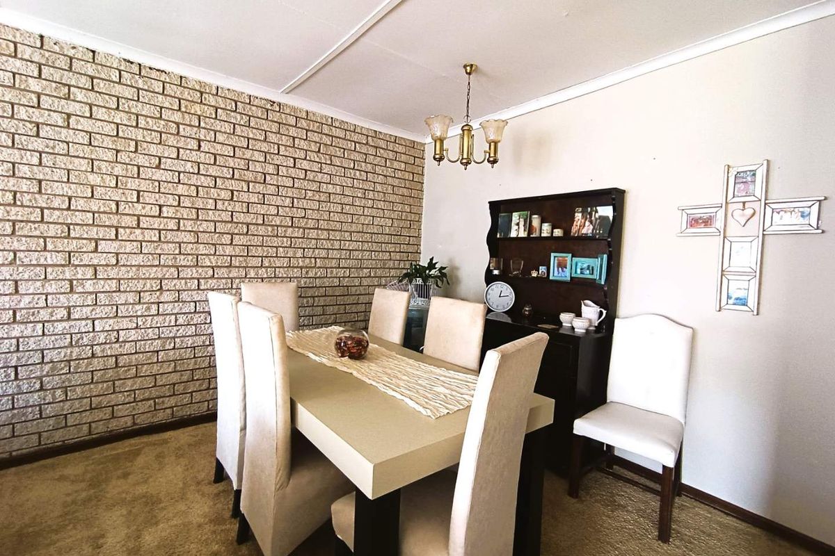 Private Retreat in a Charming Small Complex - Photo 5