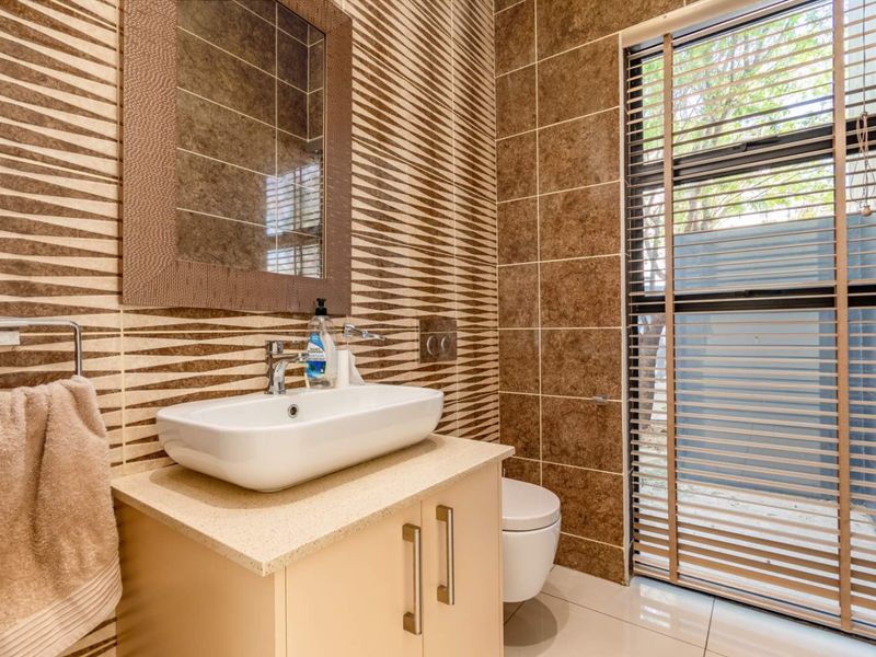 Ultra Morden enormous house available for sale - Photo 6