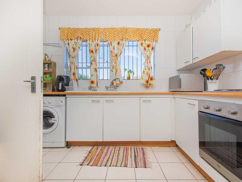 Modern Open Plan Living with a Mediterranean Flair! - Photo 5