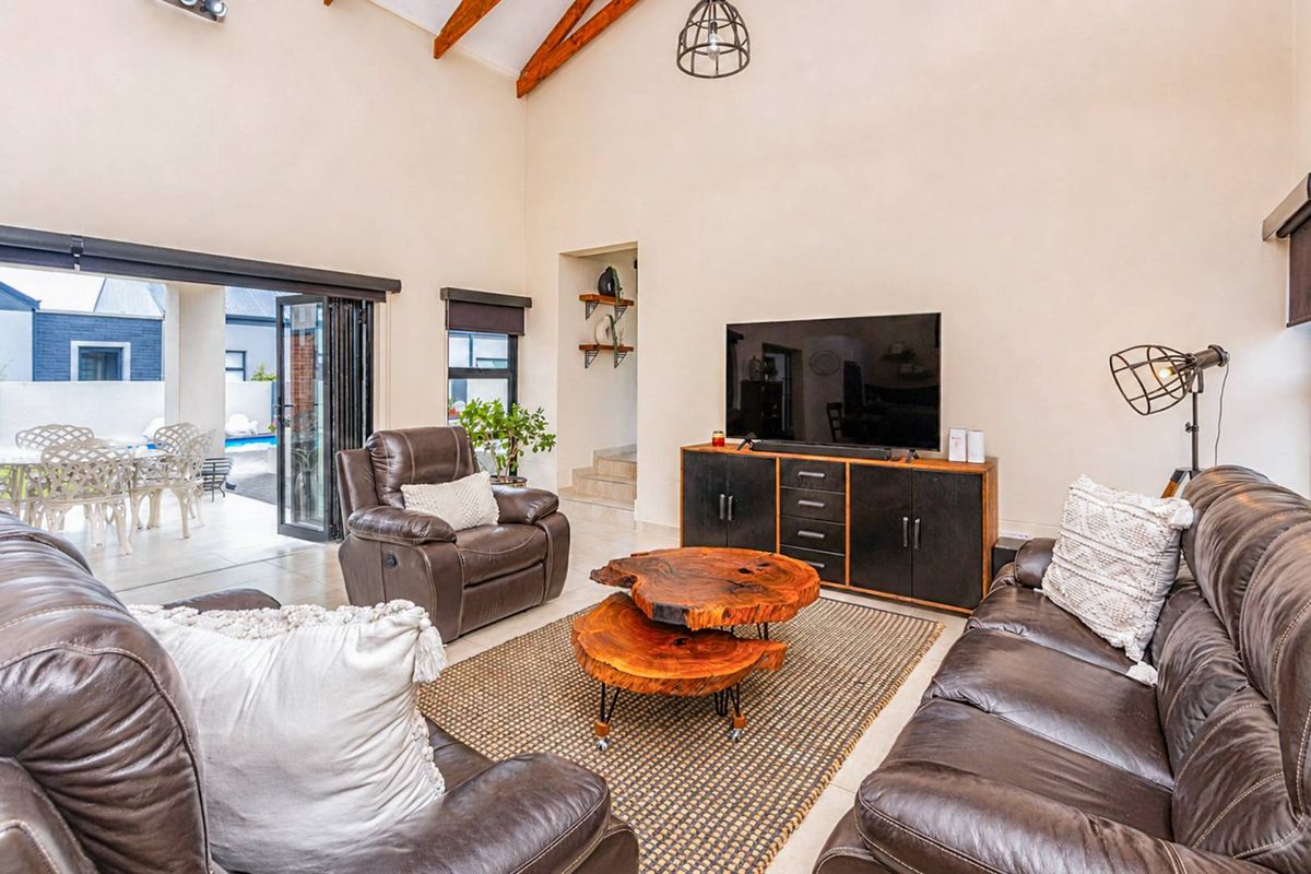 Modern Convenience: Elegant Style in Every Detail! - Photo 5