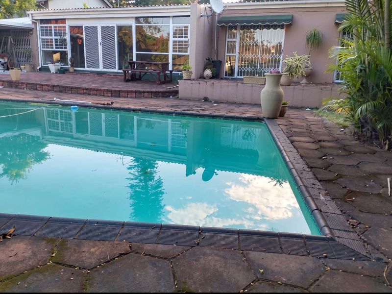Spacious Family Home with Pool & Entertainment Area in Westville To Let