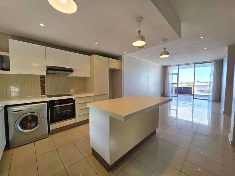 Top Floor 2 Bedroom Apartment in Montclare Place - Photo 5