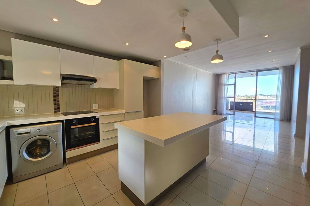 Top Floor 2 Bedroom Apartment in Montclare Place - Photo 5