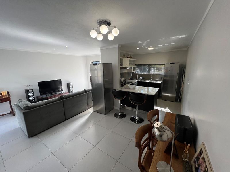 Elegant 2 Bedroom, 2 Bathroom Duplex for Rental in Secure Estate - Photo 7