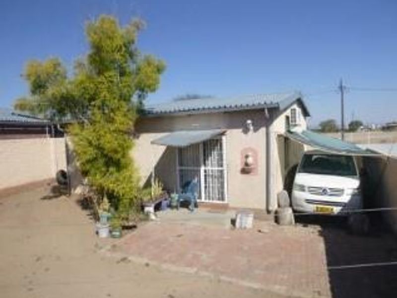 Perfect Starter Home: 2 Beds, 1 Bath, Built-In Cupboards - Photo 1