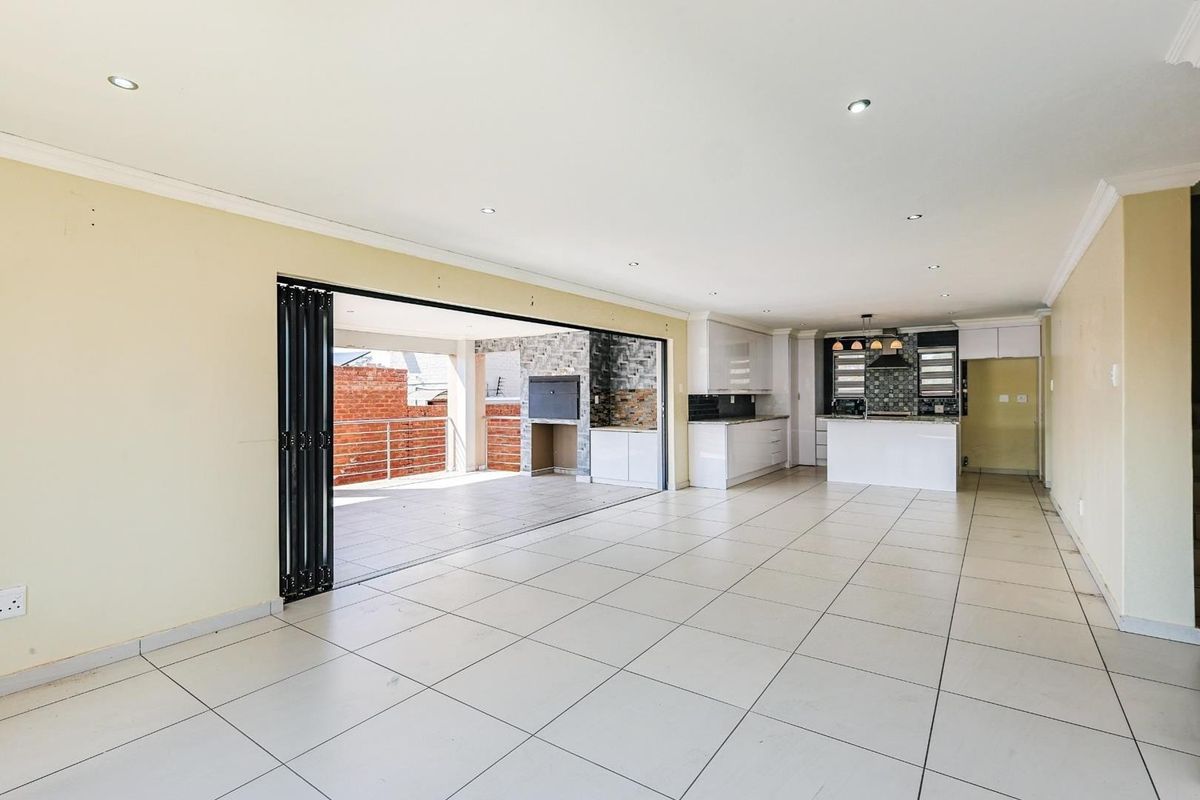 Luxurious Family Living Awaits in a secure estate in the heart of Olympus, Pretoria East - Photo 4