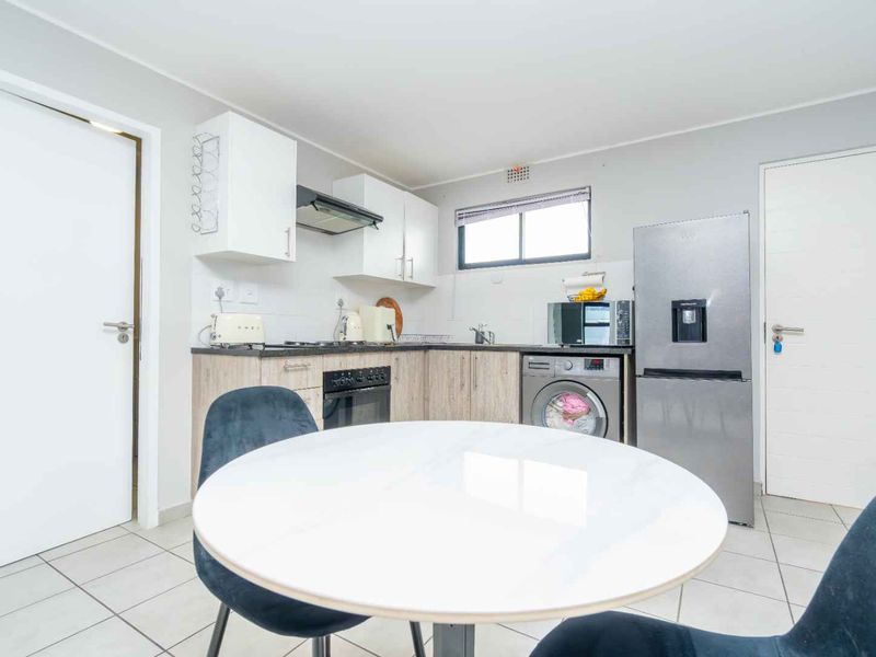 Modern Affordable Apartment in Prime Location - Photo 5