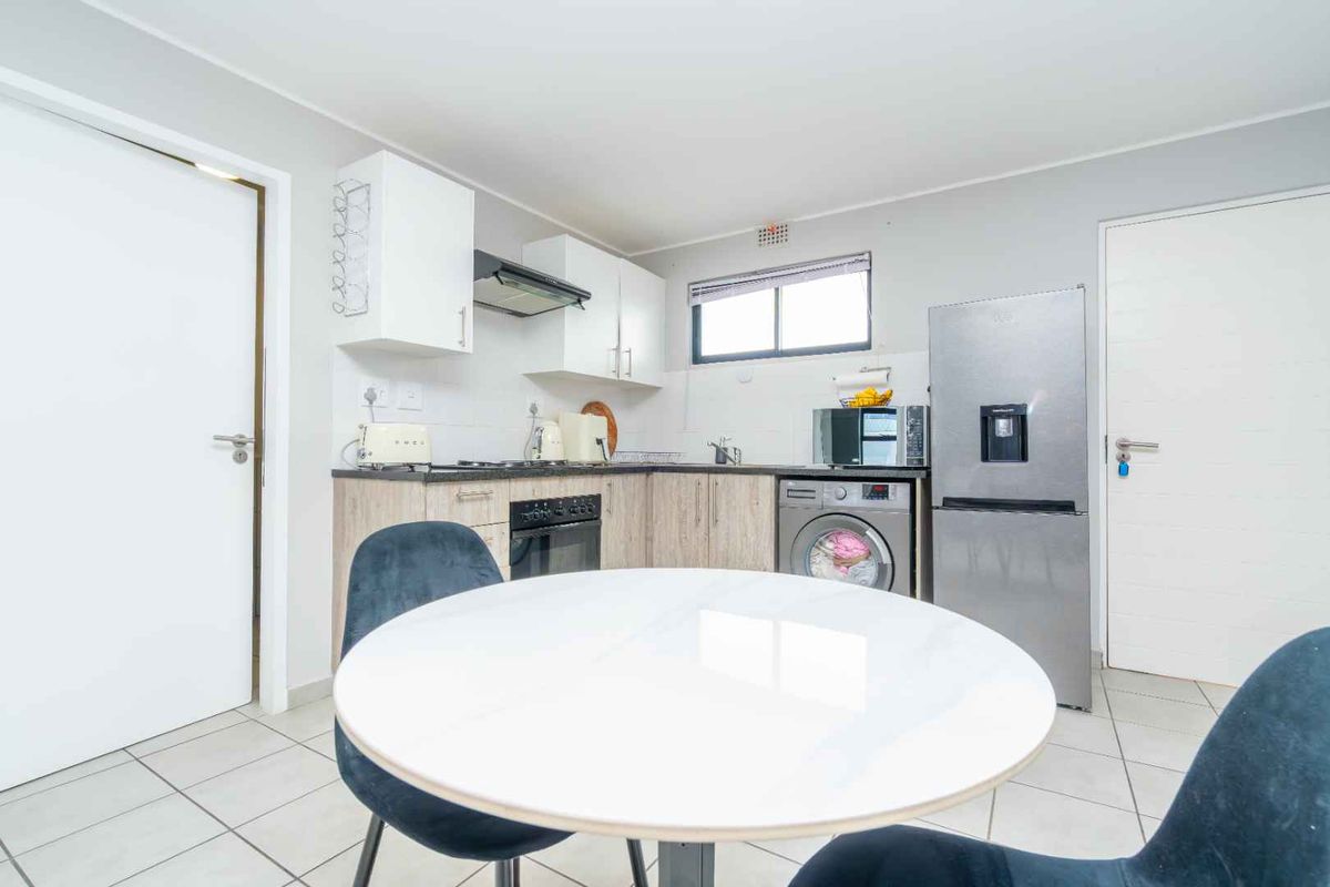 Modern Affordable Apartment in Prime Location - Photo 5