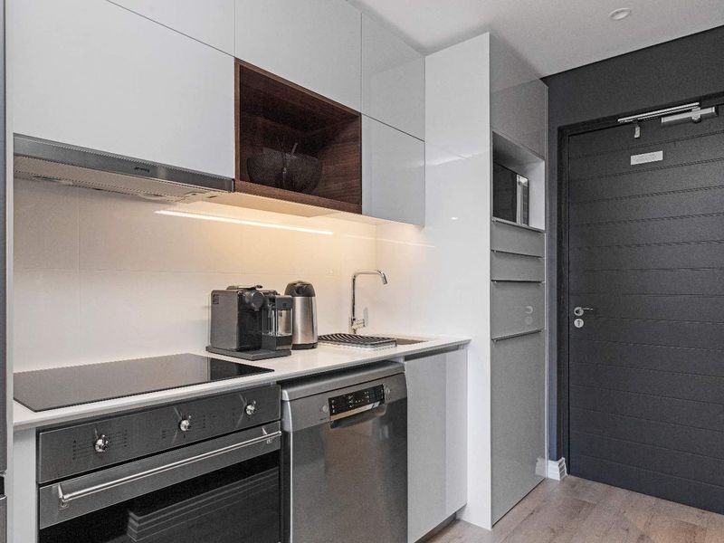 Airbnb money maker, high above the City lights of Cape Town! - Photo 7