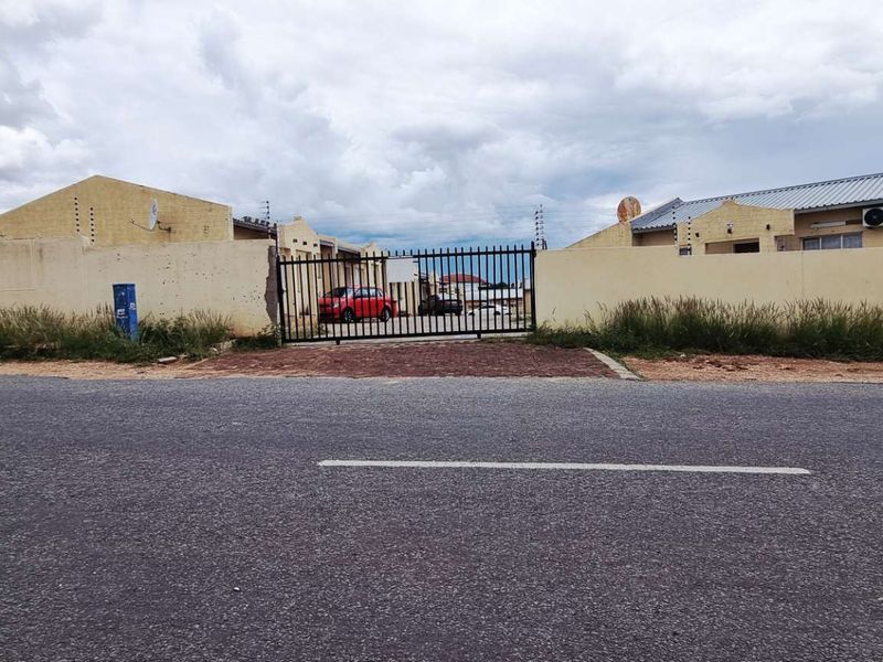 Khomasdal 2 bedroom townhouse with 2 bathrooms - Photo 7