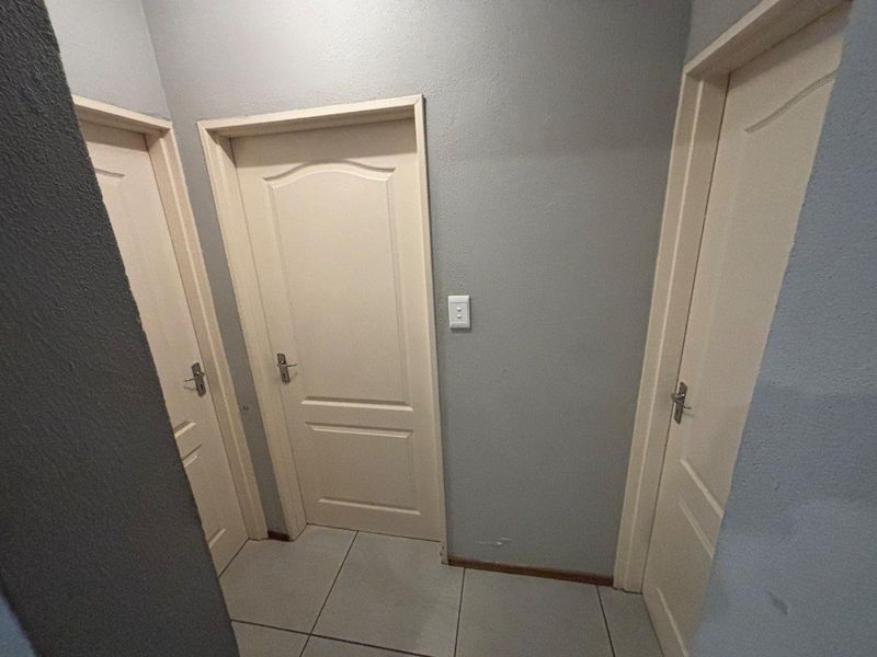 2-Bedroom Ground-Floor Apartment with Private Garden - Photo 9