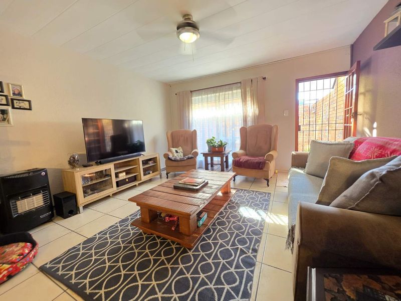 2 Bedroom Townhouse for Sale in New Redruth Alberton - Photo 5