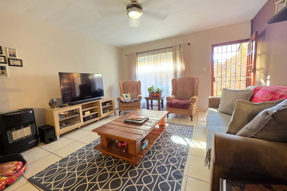2 Bedroom Townhouse for Sale in New Redruth Alberton - Photo 5