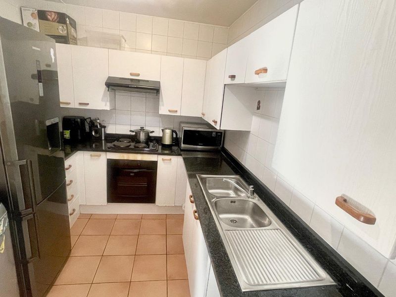 Townhouse (Duplex) — 2 Bedrooms, 2 Bathrooms - Photo 3