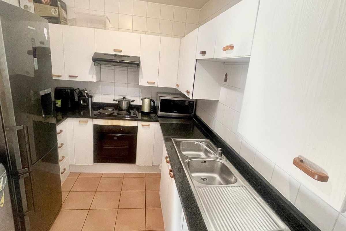 Townhouse (Duplex) — 2 Bedrooms, 2 Bathrooms - Photo 3