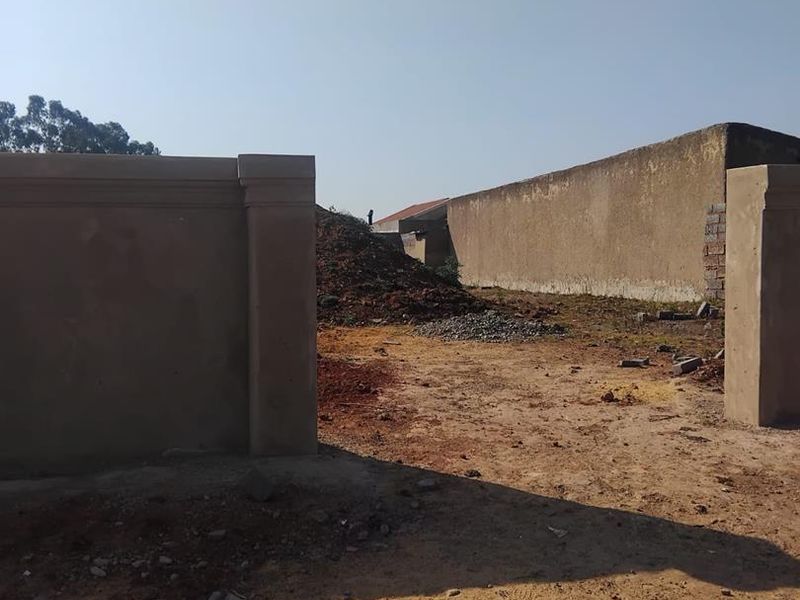 Large vacant land available for sale. - Photo 2