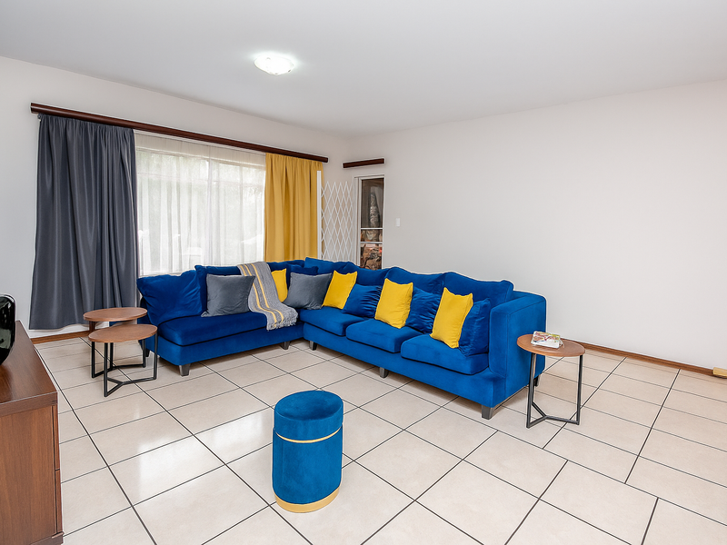 Modern First-Floor Apartment - Photo 3