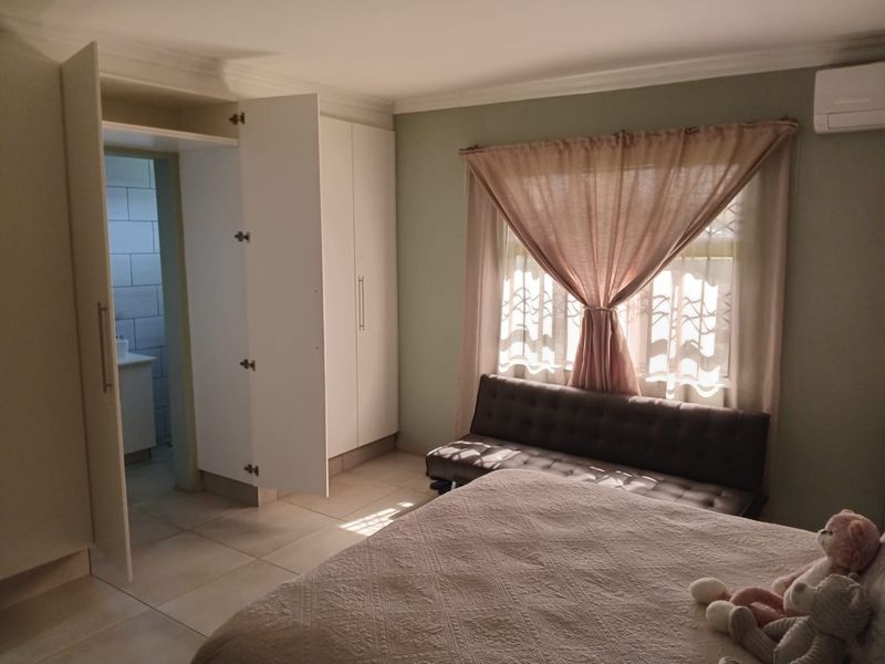 Step into comfort and modern convenience with this beautifully presented 3-bedroom home, perfectly designed for easy living. Fully tiled throughout, this home o - Photo 6