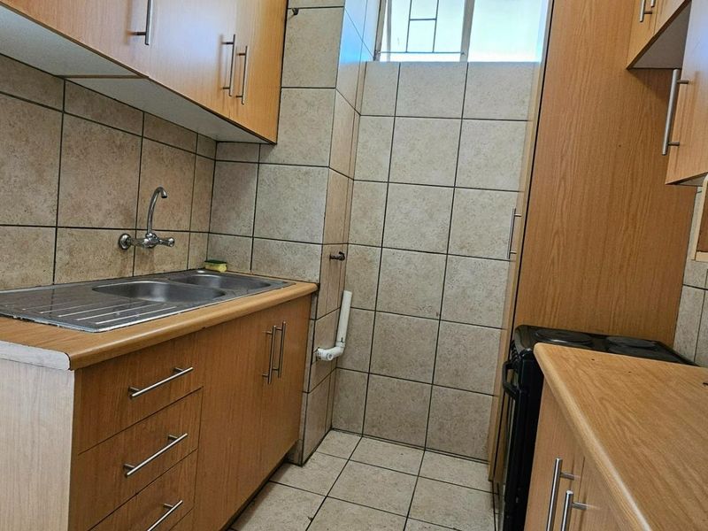 Modern, Spacious & Secure! 1.5 Bed Apartment Near Unisa & Jakaranda Hospital – Priced to Sell! - Photo 10