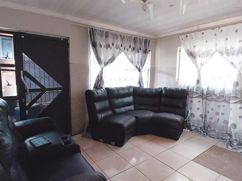 Your Dream Home Awaits Near Palm Springs & Eyethu Mall! - Photo 10