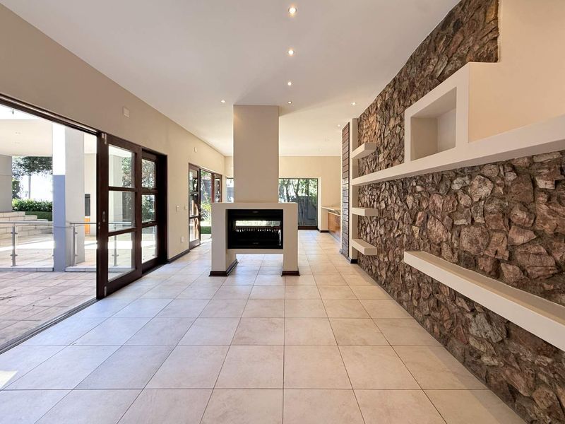 Luxury Awaits: Unfurnished 5 Bedroom Gem in Waterstone Estate! - Photo 10