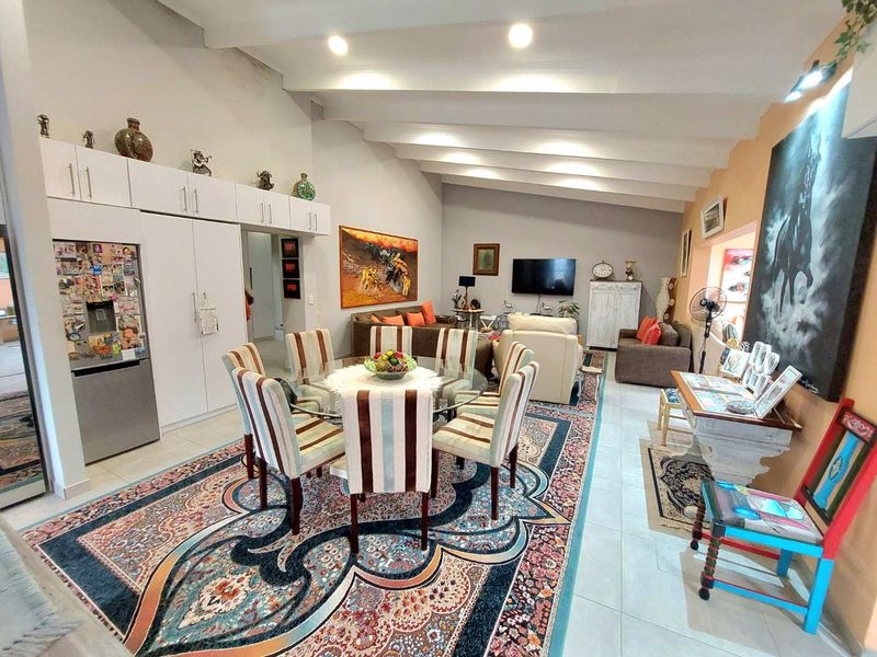 Spacious Family Home with Separate Flat - Photo 10