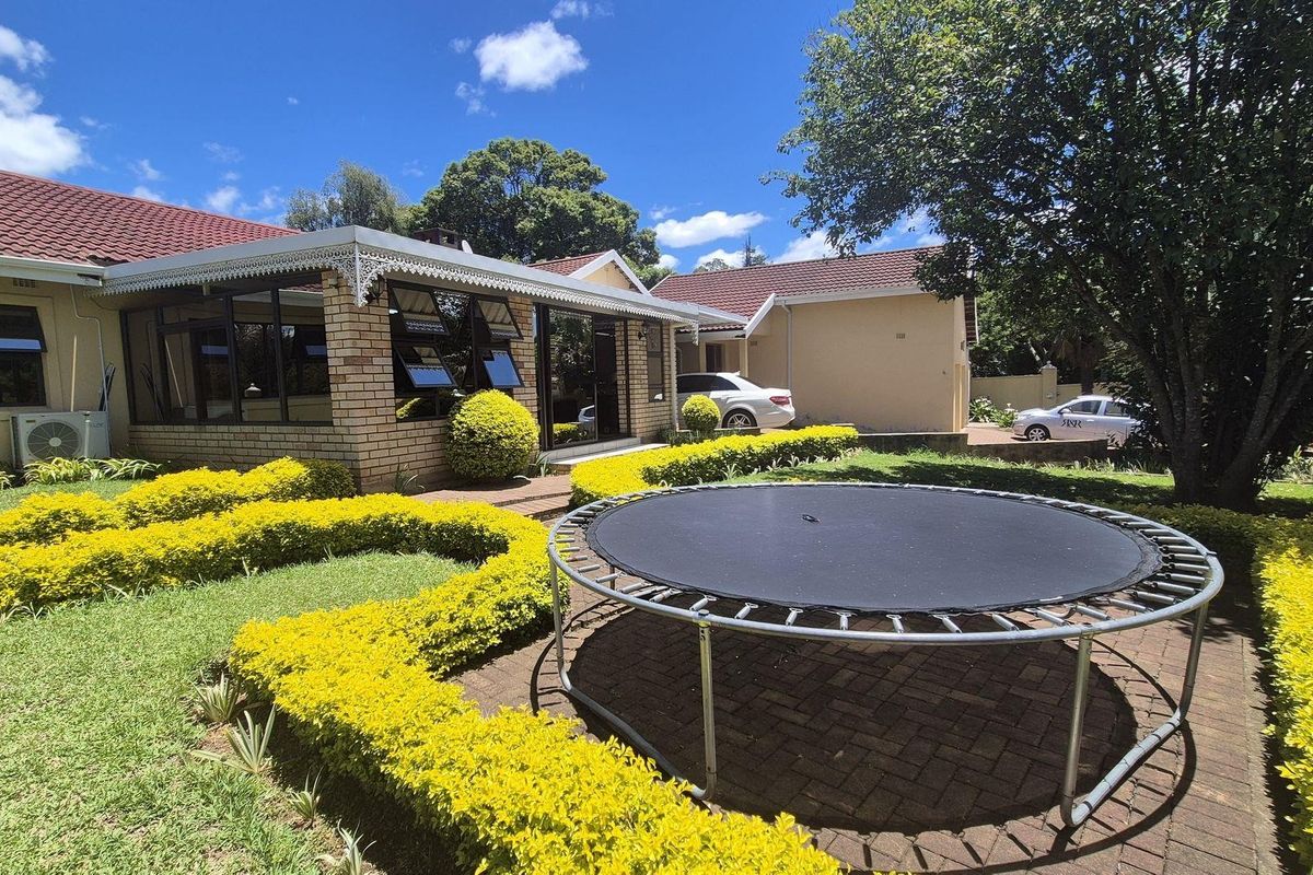 SPACIOUS AND LUXURIOUS FAMILY HOME, MERRIVALE, HOWICK - Photo 4