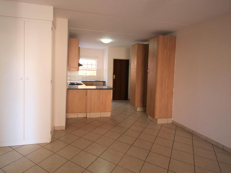 Loadshedding free area - A perfect lock up and go! - Photo 7